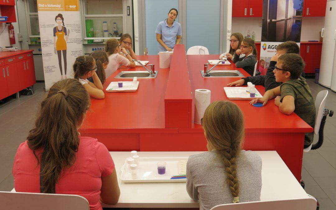 A PASSZOLJÁTOK VISSZA ÉS KIRÁNDULJATOK! verseny győztese az Agórában járt