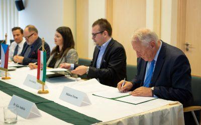 V4 kamarai csúcs Debrecenben