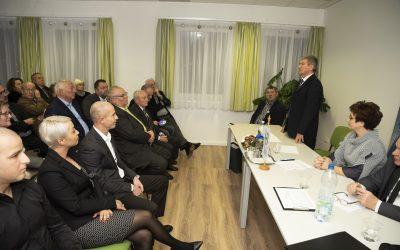 A sztrádán tíz perc lesz a BMW-gyár