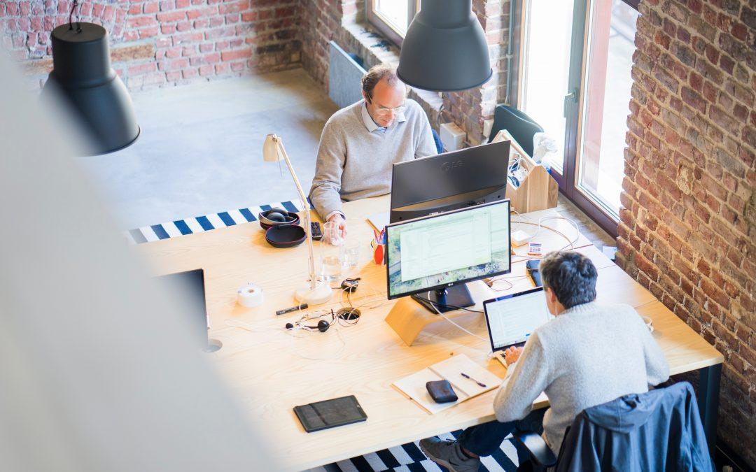 A cégek saját hatáskörben dönthetnek a munkahelyi munkavégzés újbóli bevezetéséről