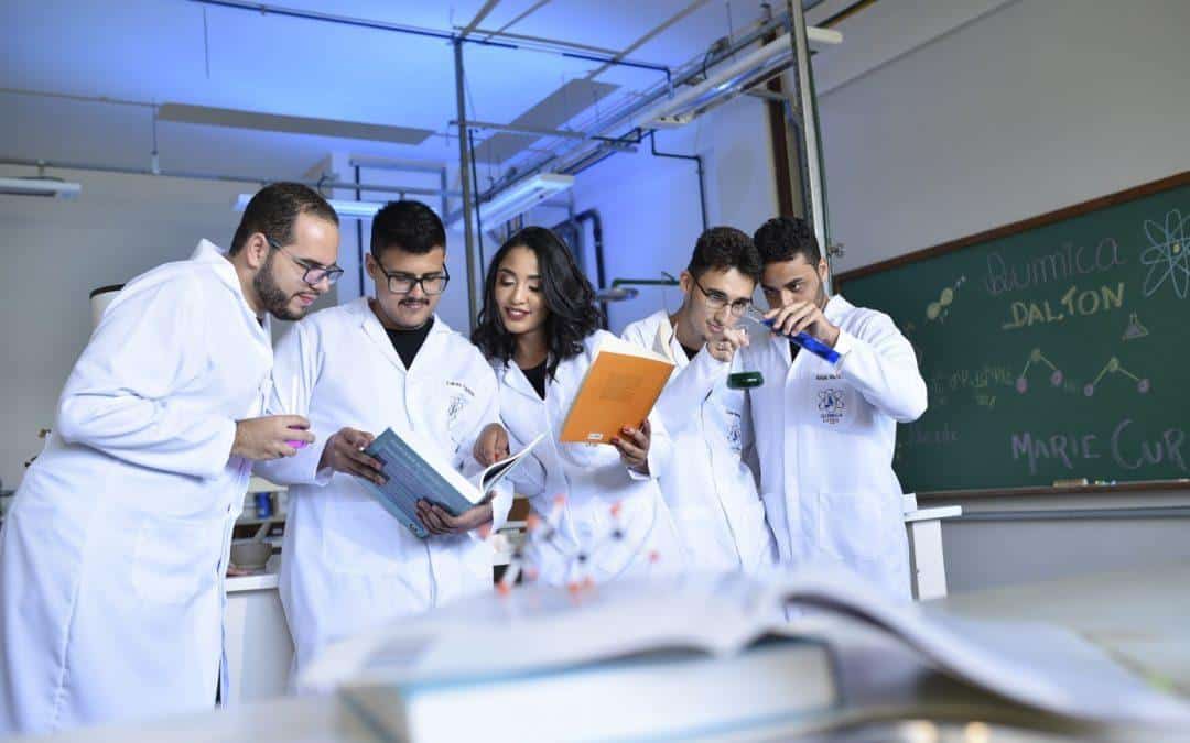 Akár havi több százezres ösztöndíjban részesülhetnek a fiatal kutatók