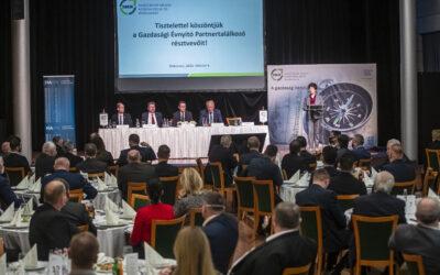 Megtartotta gazdasági évnyitóját a megyei iparkamara, rangos elismeréseket is átadtak