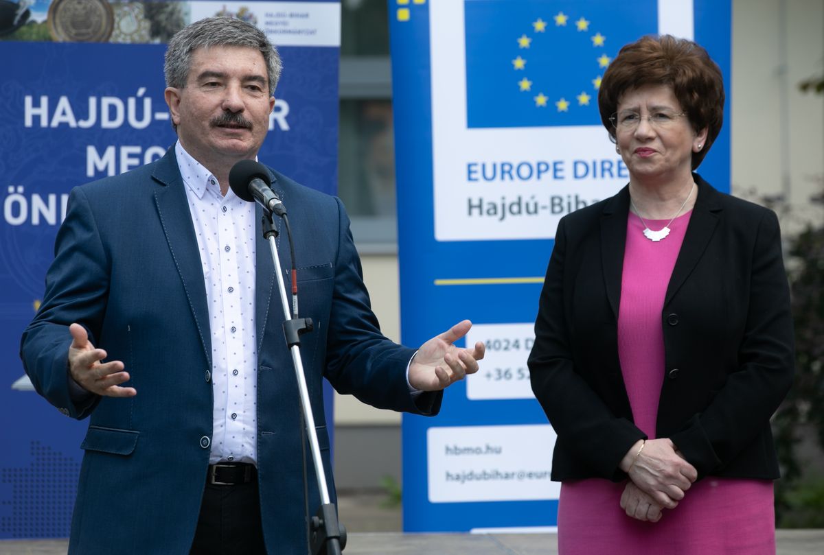 business meeting 5a21939198020700365c1e3f 5b798f9046e0fb0050056402