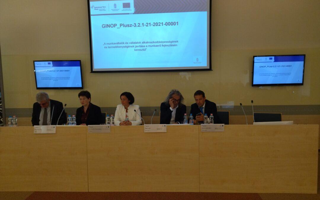 A képzett munkaerőt tartanák