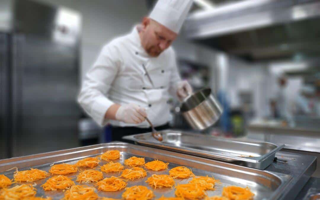 Mestervizsgákat szervezett a HBKIK szakács és pincér szakmákban