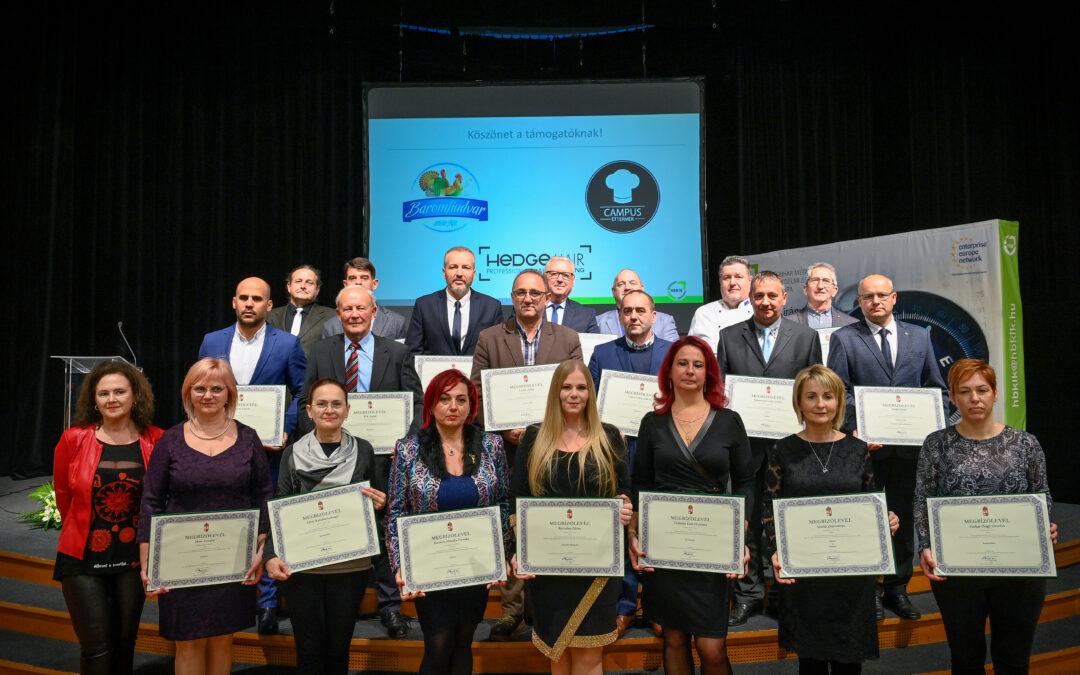 Pincér, szakács és kozmetikus mestereket avattak a Kölcseyben