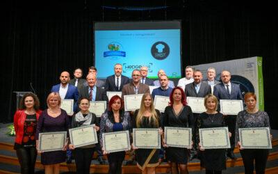 Pincér, szakács és kozmetikus mestereket avattak a Kölcseyben