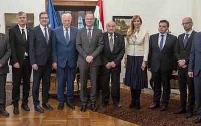 Stratégiai partner lett a Kamaránk