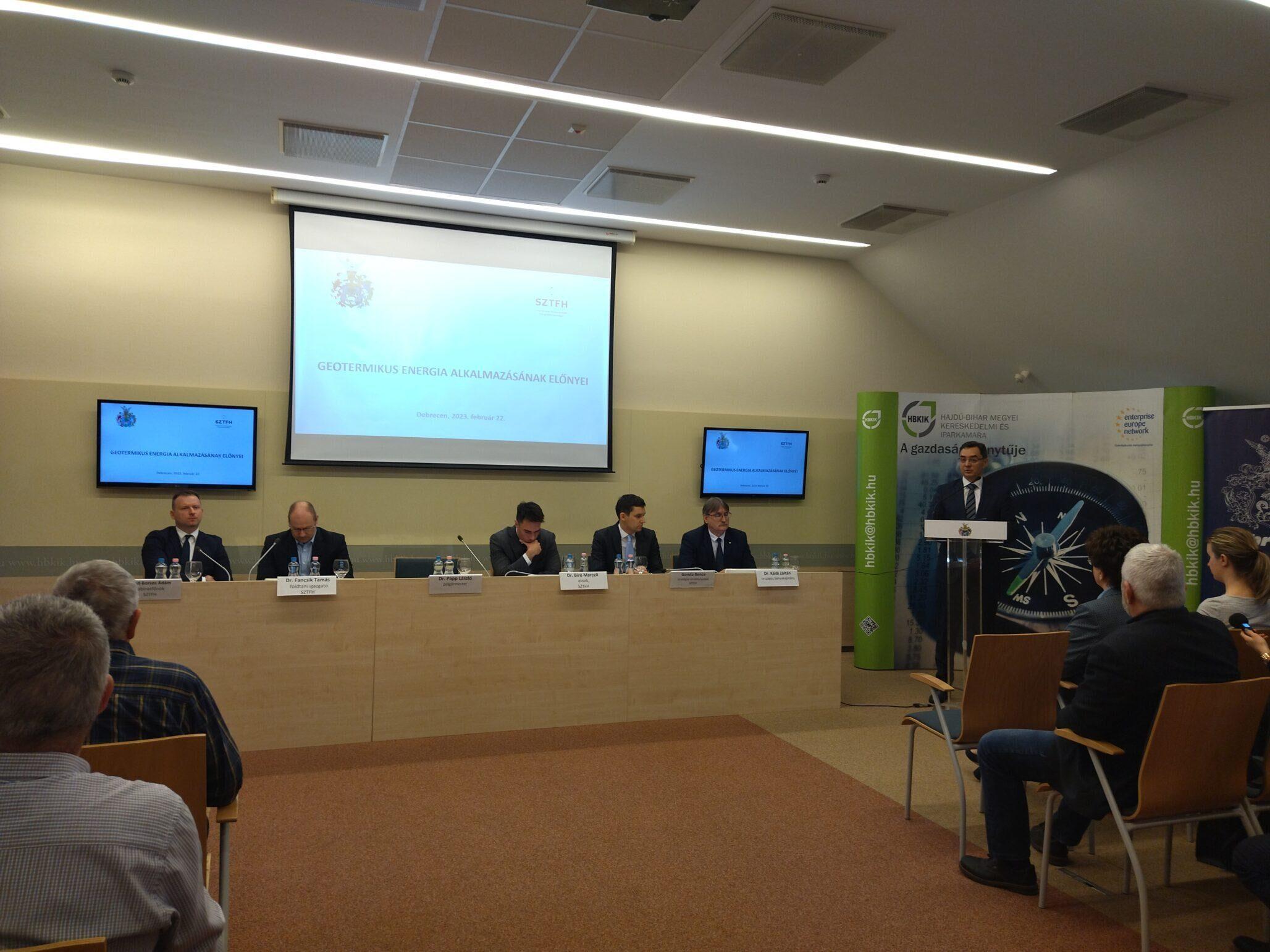 restaurant 3698548 1280