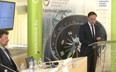 Veszélyek a kibertérben: új törvényről is beszéltek a szakértők Debrecenben