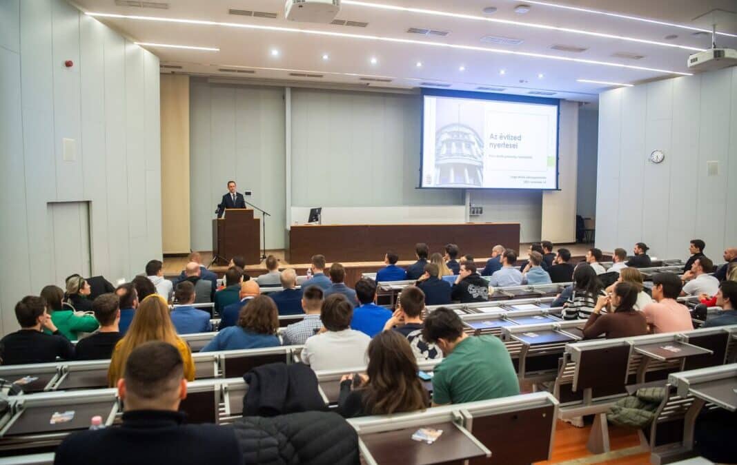 Varga Mihály: a nyertes magyar vállalatok jelentik a kitörést a duális gazdaság csapdájából