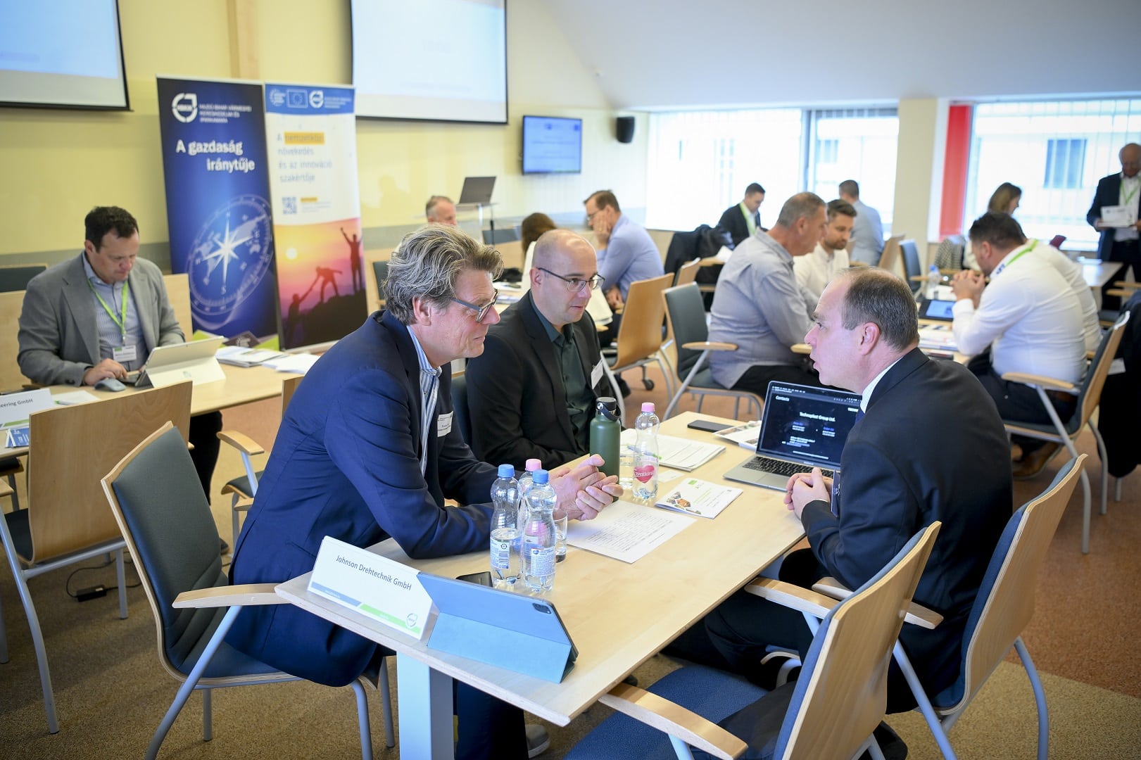 green environment friendly sustainibility tree