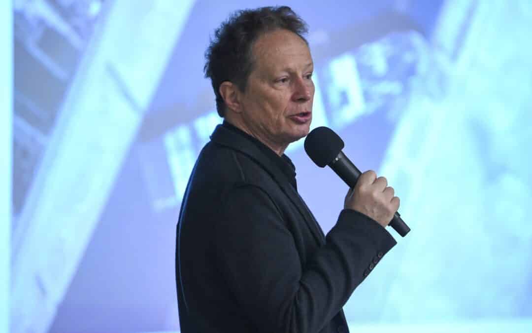 Hajdúszoboszlón is inspiráló előadással motiválta  a vállalkozókat Geszti Péter