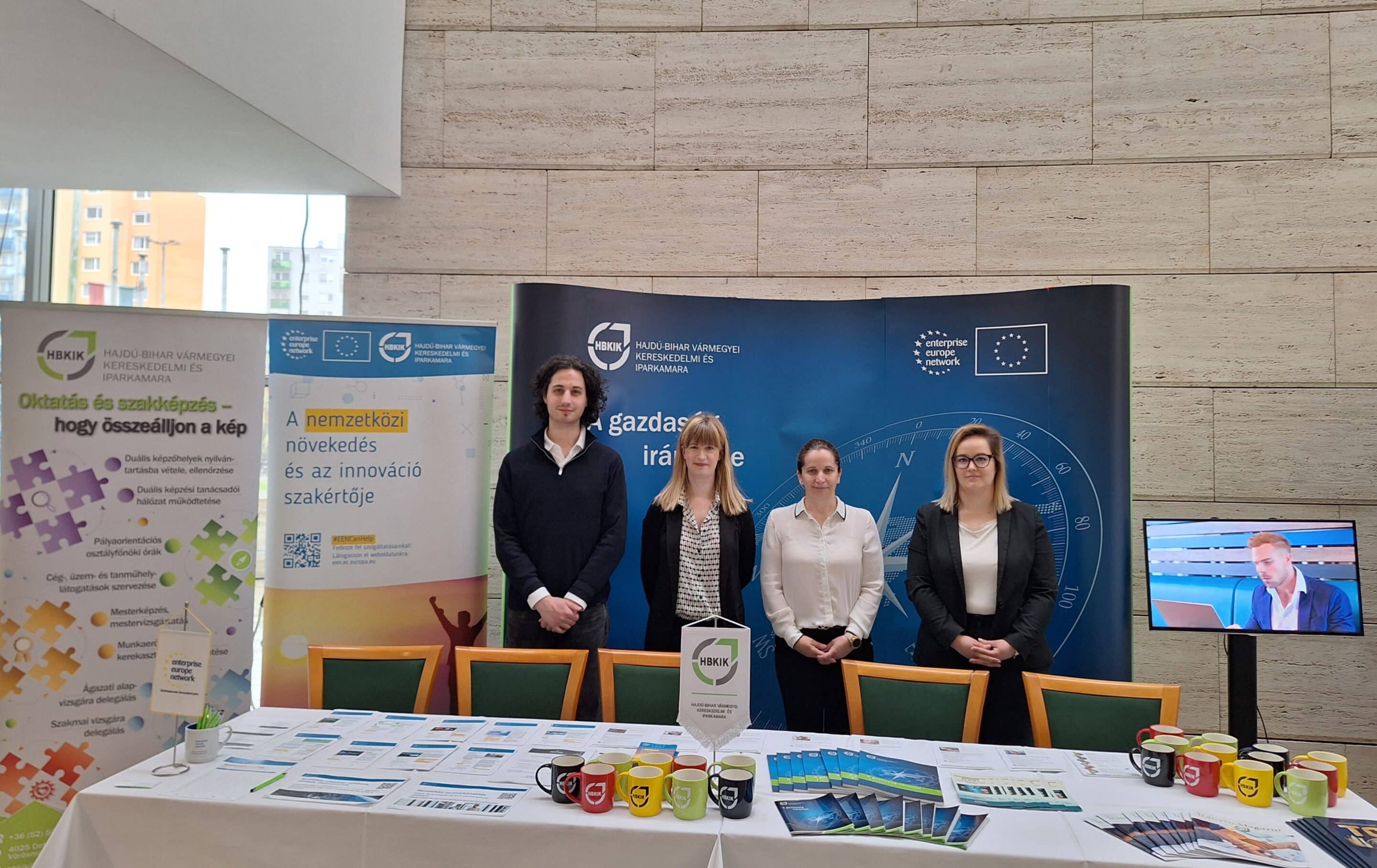 laptop numbers statistics diagram data