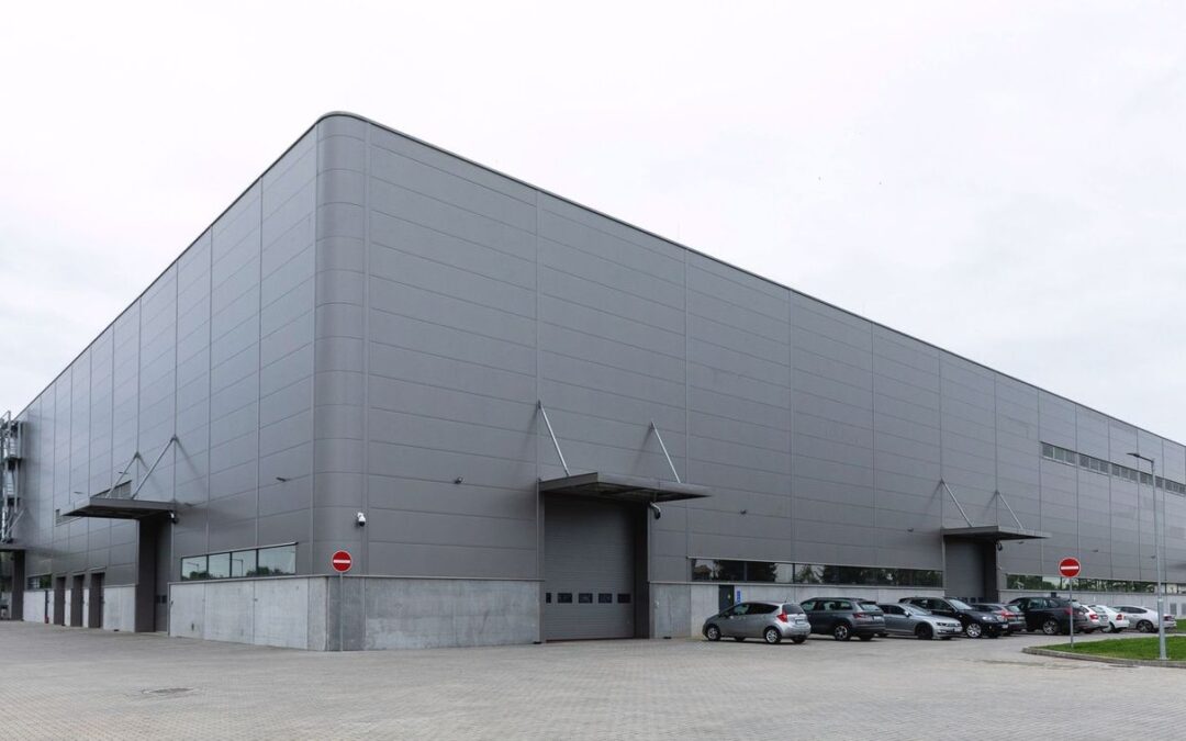 Közép-Európa egyik legnagyobb robotizált gyártócsarnoka készült el