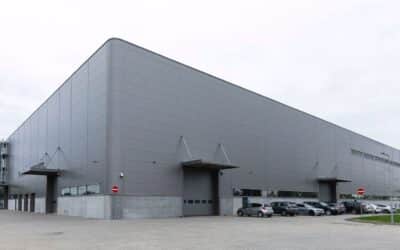 Közép-Európa egyik legnagyobb robotizált gyártócsarnoka készült el